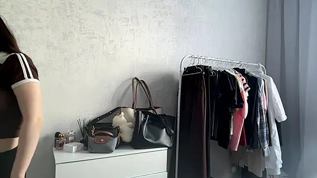 EllieBerrie online show from February 18, 1:10 pm