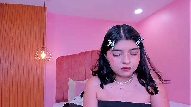 hannaa bloom online show from December 15, 5:29 pm