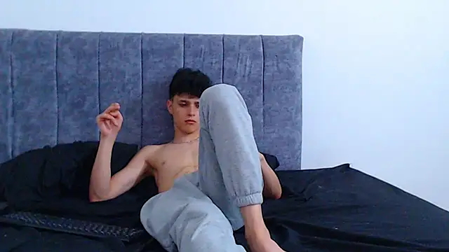 hottie couplee online show from March 12, 5:10 am