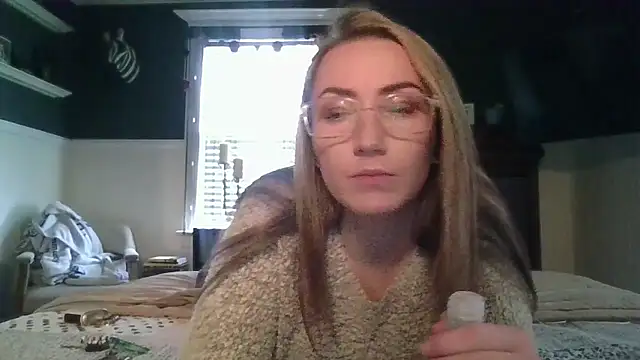 NikkiD223 online show from January 8, 6:56 pm