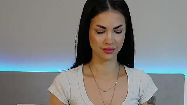 RachaelMils online show from December 19, 4:05 am