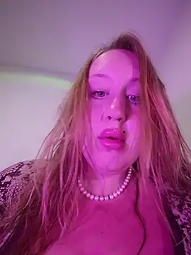 ElonaFox online show from March 3, 1:06 pm