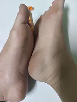 Miky Lyn online show from March 2, 4:25 pm