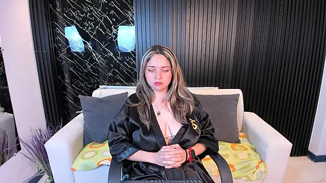 TiffanyHoustton online show from January 16, 12:45 pm