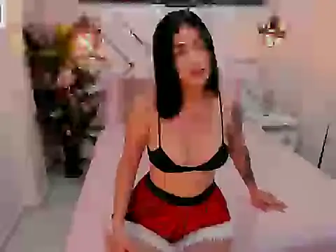 Lolaliips online show from December 19, 11:35 am