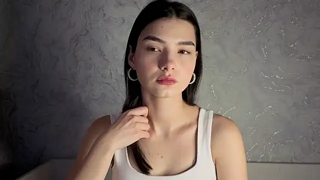 Laura Sunday online show from February 8, 10:30 am