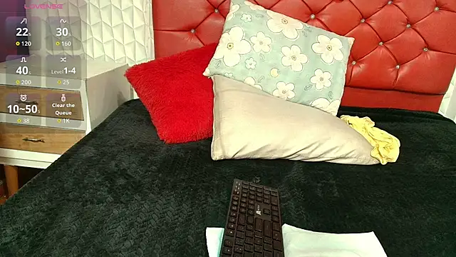 Elizabetth Roman online show from March 18, 8:03 pm