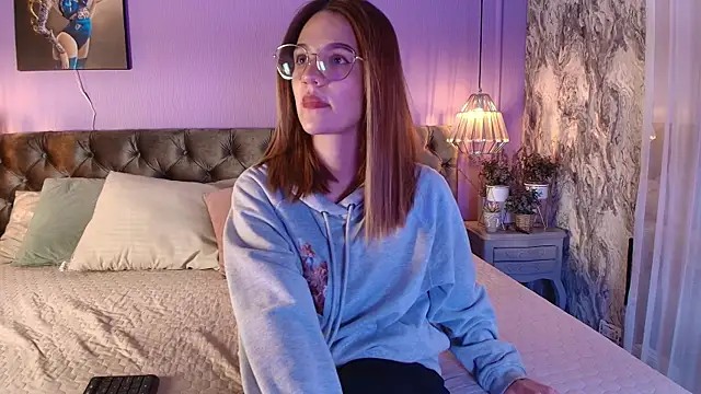 Nia  S online show from January 13, 12:20 pm