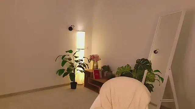 tinapie online show from April 4, 1:43 pm