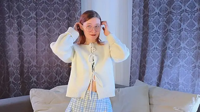 NilaRushia online show from December 14, 4:02 pm