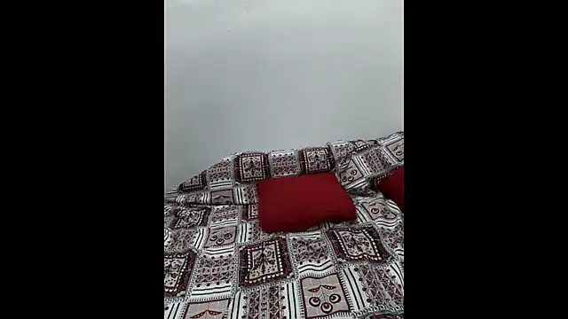 desigirl64 online show from December 4, 9:37 pm