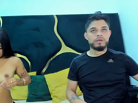 MelissaandZeuss2 online show from December 19, 5:21 am