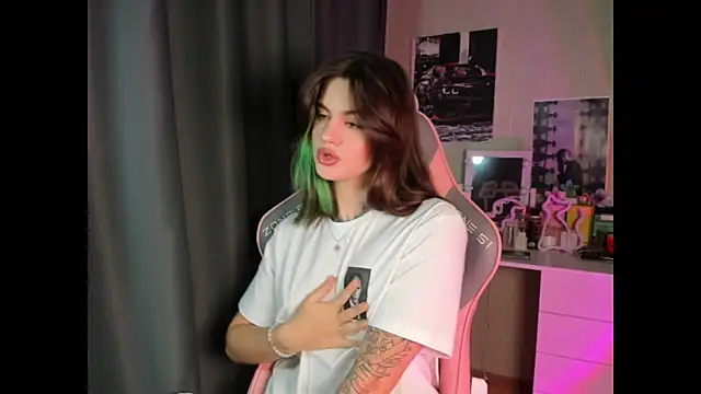 NikkieKitty online show from December 22, 8:23 pm