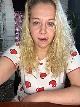 JenniferCarmen online show from March 6, 3:23 am