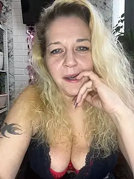 JenniferCarmen online show from March 9, 6:49 am