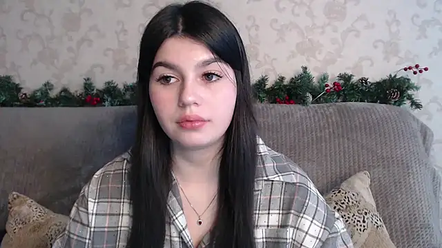 KisaModel online show from February 9, 9:00 am