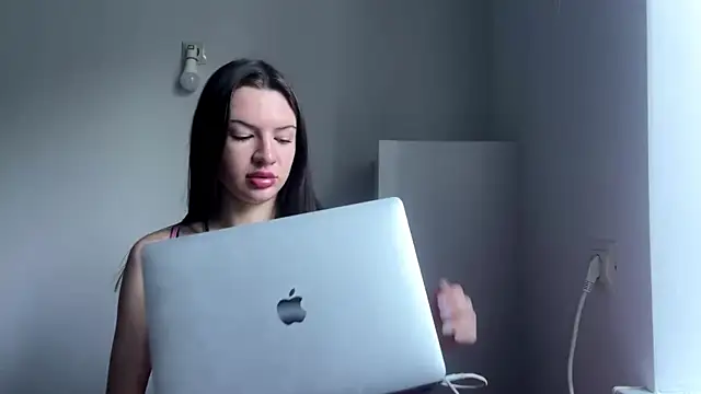 EloisDower online show from December 17, 11:20 pm