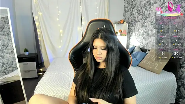 Nicole Pars online show from December 19, 7:33 am