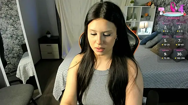 Nicole Pars online show from December 15, 12:10 pm