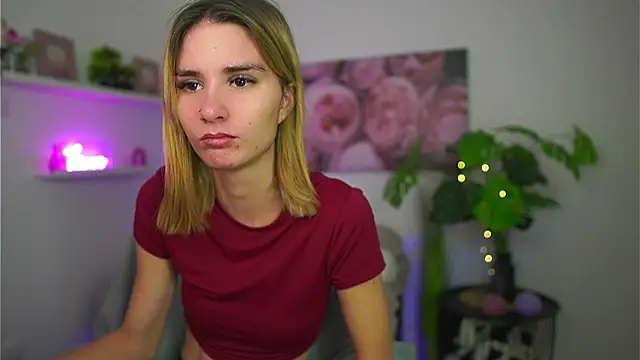  Bella Young online show from December 15, 2:22 pm