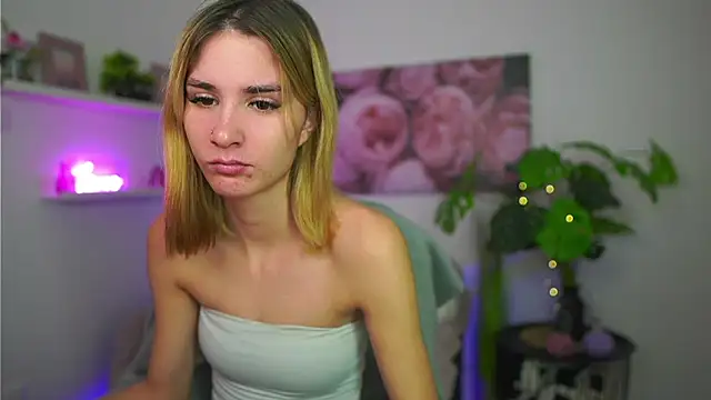  Bella Young online show from December 18, 2:22 pm