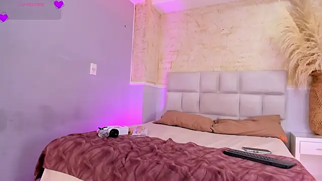 AriadnaLoren online show from February 28, 4:56 am