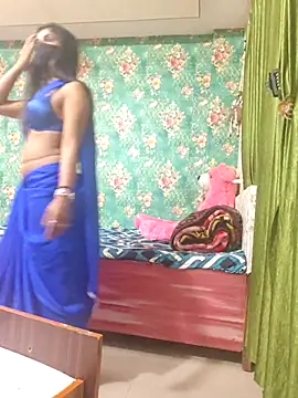 STICKY GIRL online show from February 5, 7:50 pm