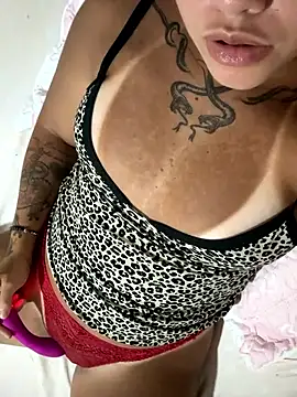 bellaXfuego online show from January 19, 5:14 am