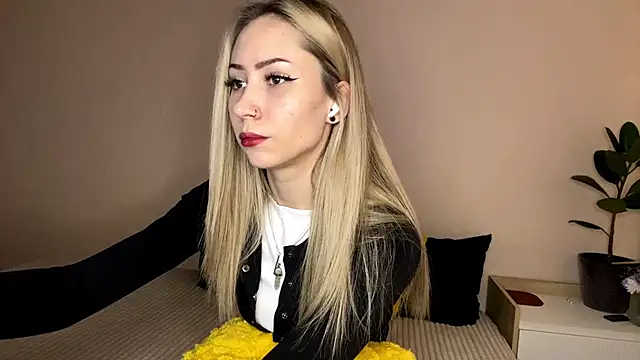 sun under skyy online show from February 19, 2:00 am