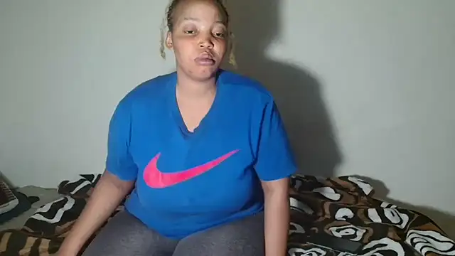 Yellowmellow01 online show from March 25, 7:50 pm