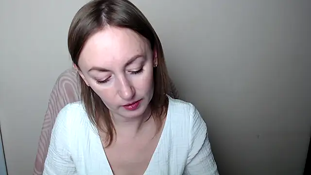 LiaSeass  online show from February 16, 1:00 pm