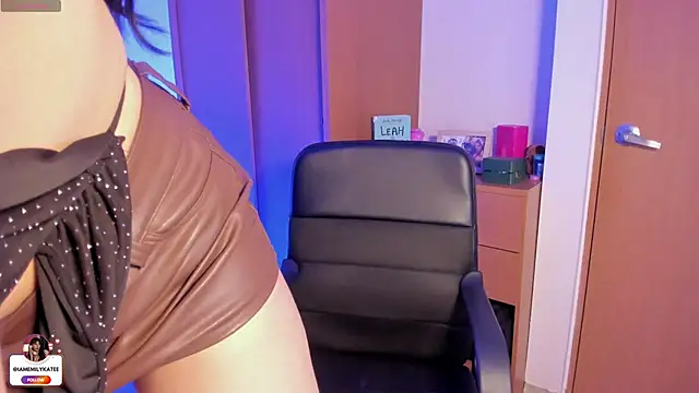 emily kate  online show from April 4, 12:31 am