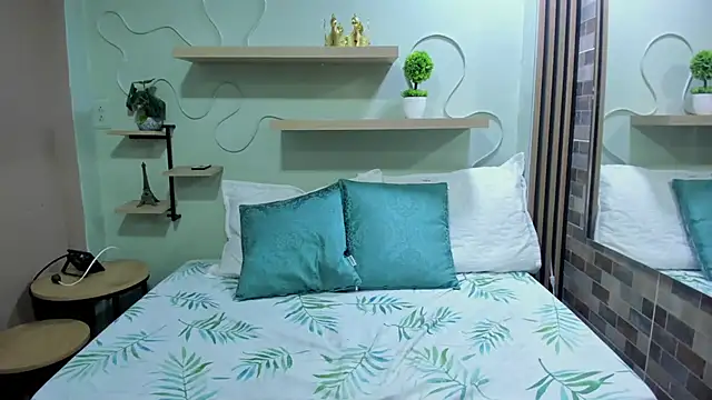 Sarah Clars online show from March 13, 12:45 am