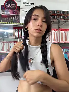 lunaluxury22 online show from February 7, 3:27 pm