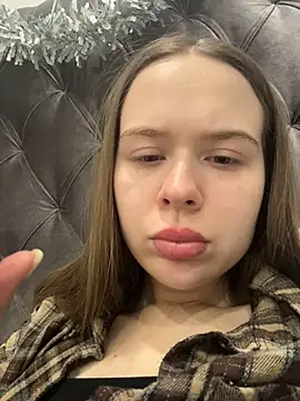 Nicole Loving online show from December 14, 11:10 pm