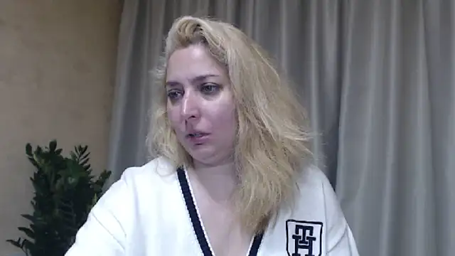 sweetpussy13 online show from May 13, 5:35 am