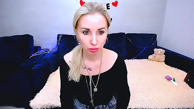 Hanna--Sweet online show from February 10, 3:48 pm