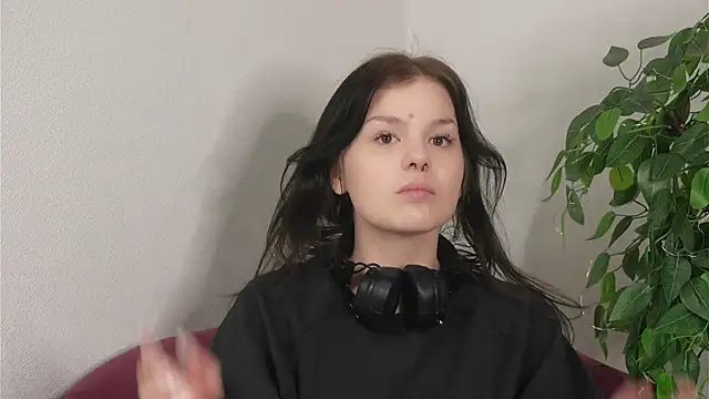 LesleyManire online show from December 17, 10:52 am