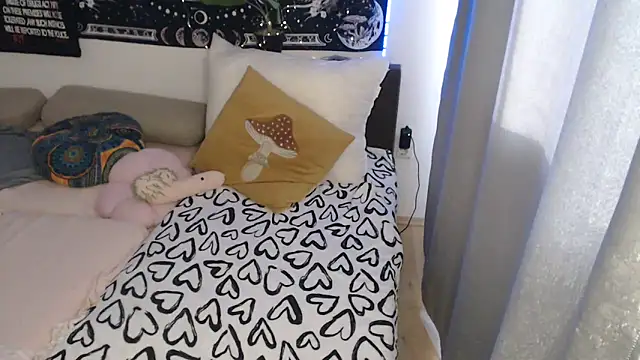 AlienforTwenty online show from April 4, 2:38 pm