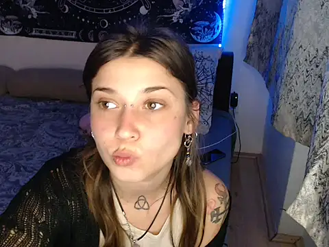 AlienforTwenty online show from January 15, 2:56 pm