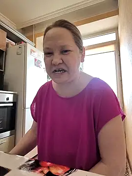 -Queen- online show from February 13, 10:39 am