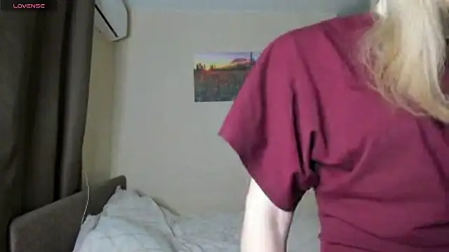 SkyeDavis online show from February 1, 8:07 pm