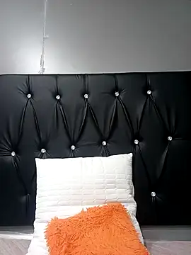 TemptingCloeXx online show from April 12, 7:38 pm