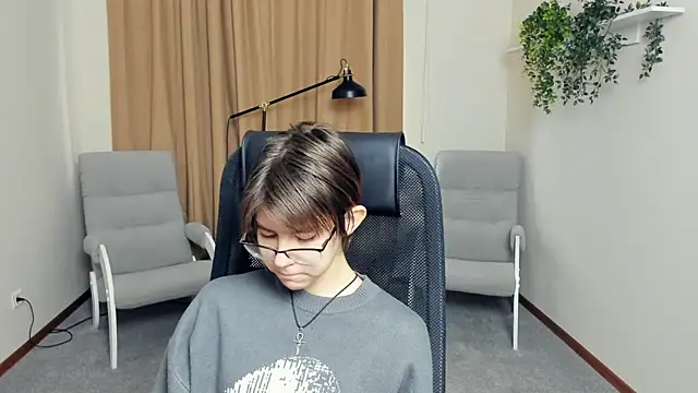 LeoneKonma online show from December 17, 9:02 am