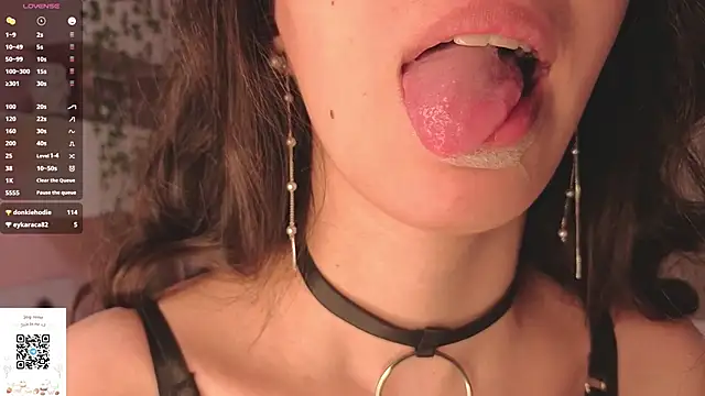 EmmyNoel online show from March 6, 7:42 pm