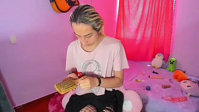 Elis-Darling online show from February 11, 6:20 pm