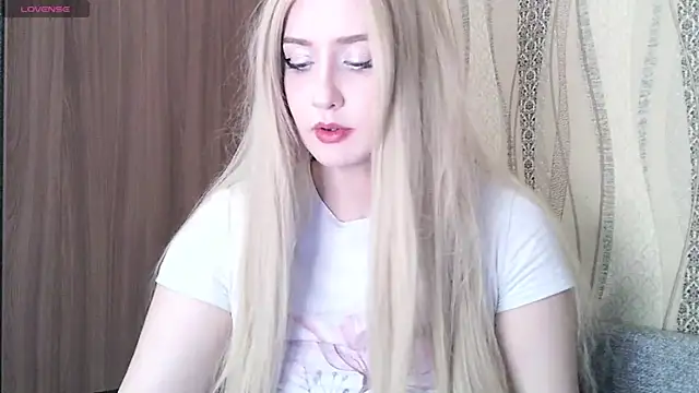 Nikki Roseana online show from December 17, 4:22 pm