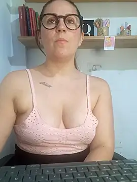 SofiEsteves online show from March 3, 2:34 pm