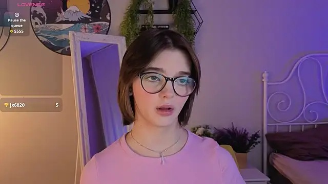 LetoriaNotley online show from April 8, 8:55 pm