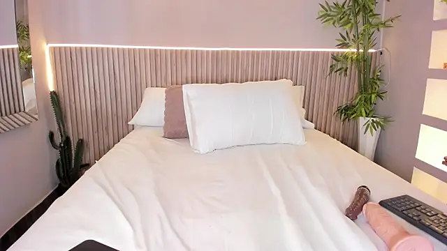 Mia Ness online show from February 8, 7:23 am